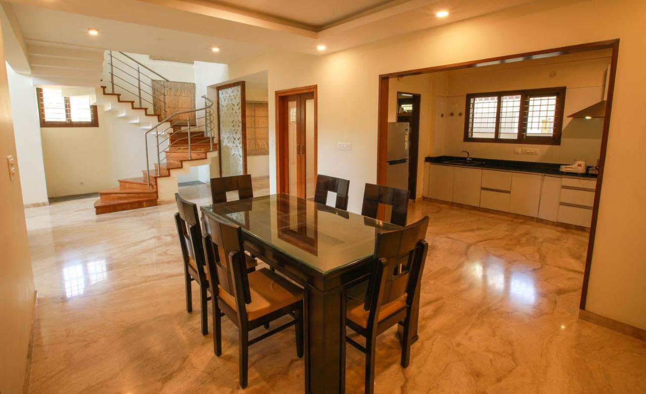 Falcon Suites Yelahanka New Town Бангалор Экстерьер фото
